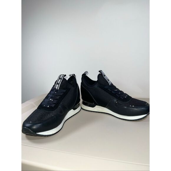 DKNY sneakers size 8.5 - Picture 5 of 9